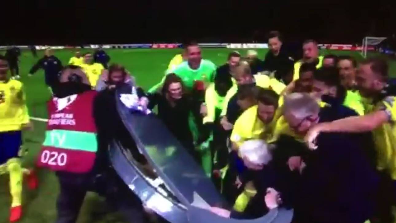 Schweden feiern TV-Set kaputt