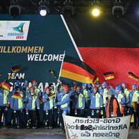 Die Biathlon-Weltmeisterschaft ist am Dienstagabend eröffnet worden. Bei der stimmungsvollen Feier durfte David Zobel die deutsche Fahne tragen.