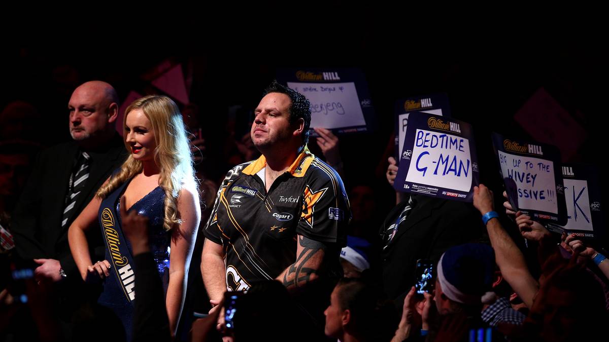 Dann kommt der "Walk on" von Adrian Lewis. Wer zieht als erster Spieler in das Finale ein?