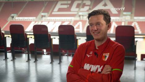 Erstmals seit 27 Jahren fährt Österreich wieder zu einer Weltmeisterschaft. Entscheidenden Anteil hatte Michael Gregoritsch mit seinem Treffer gegen Bosnien & Herzegowina. Der Stürmer vom FC Augsburg könnte nicht glücklicher sein.