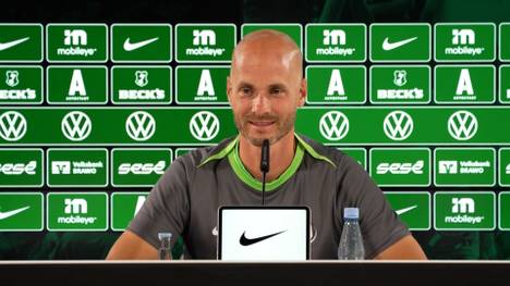 Trainer Paul Simonis vom Bundesligisten VfL Wolfsburg spricht vor der Partie gegen den 1. FC Köln über Neuzugang Christian Eriksen. Der dänische Nationalspieler ist am Mittwochabend überraschend nach Wolfsburg gewechselt.