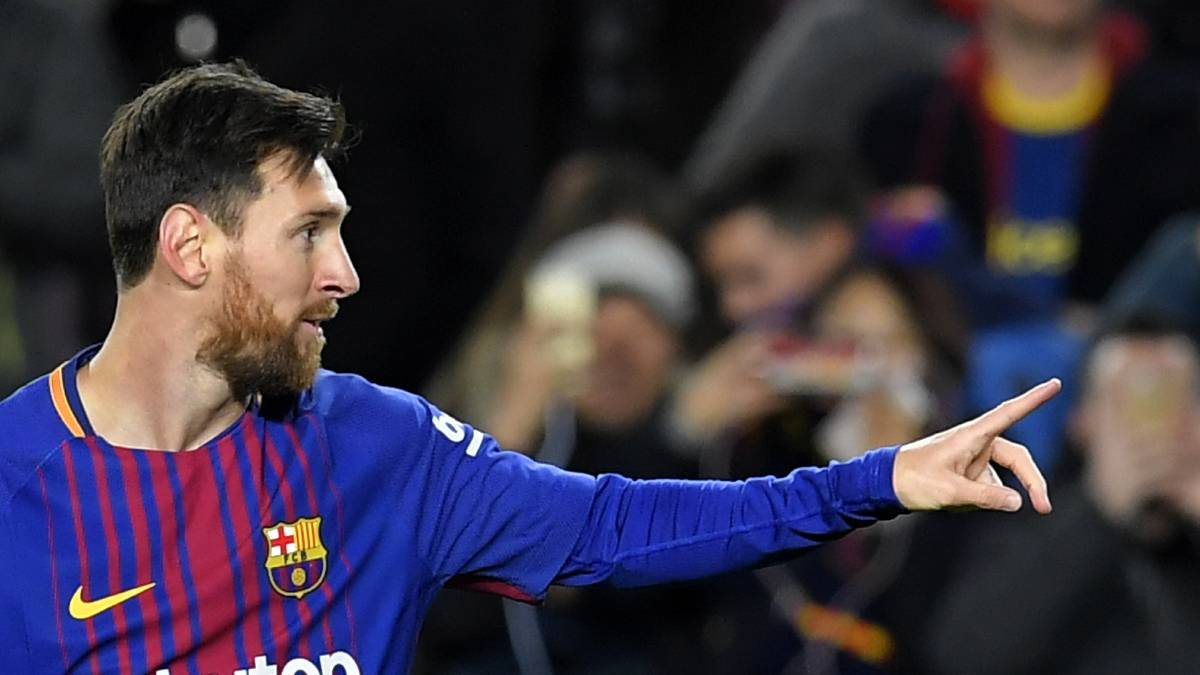 PLATZ 1 - LIONEL MESSI (FC Barcelona/Argentinien): Der perfekte Spielmacher mit dem perfekten Torinstinkt. "La Pulga" holt sich die Bälle früh im Mittelfeld ab, kann das Spiel beschleunigen, aber auch beruhigen und mit einem Geniestreich ganze Abwehrreihen düpieren. Seine Zahlen in dieser Saison (23 Tore, 11 Vorlagen) sprechen für ihn. Zurzeit gibt es keinen Besseren