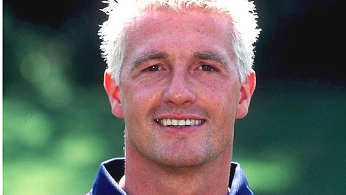 Hin und wieder zurück wechselt Thomas Strunz: 1992 verlässt er die Bayern in Richtung Stuttgart...