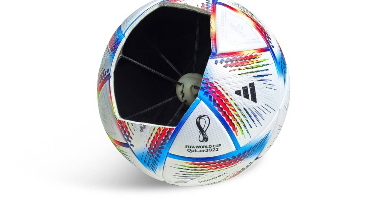 WM-Spielball mit neuer Technik vernetzt
