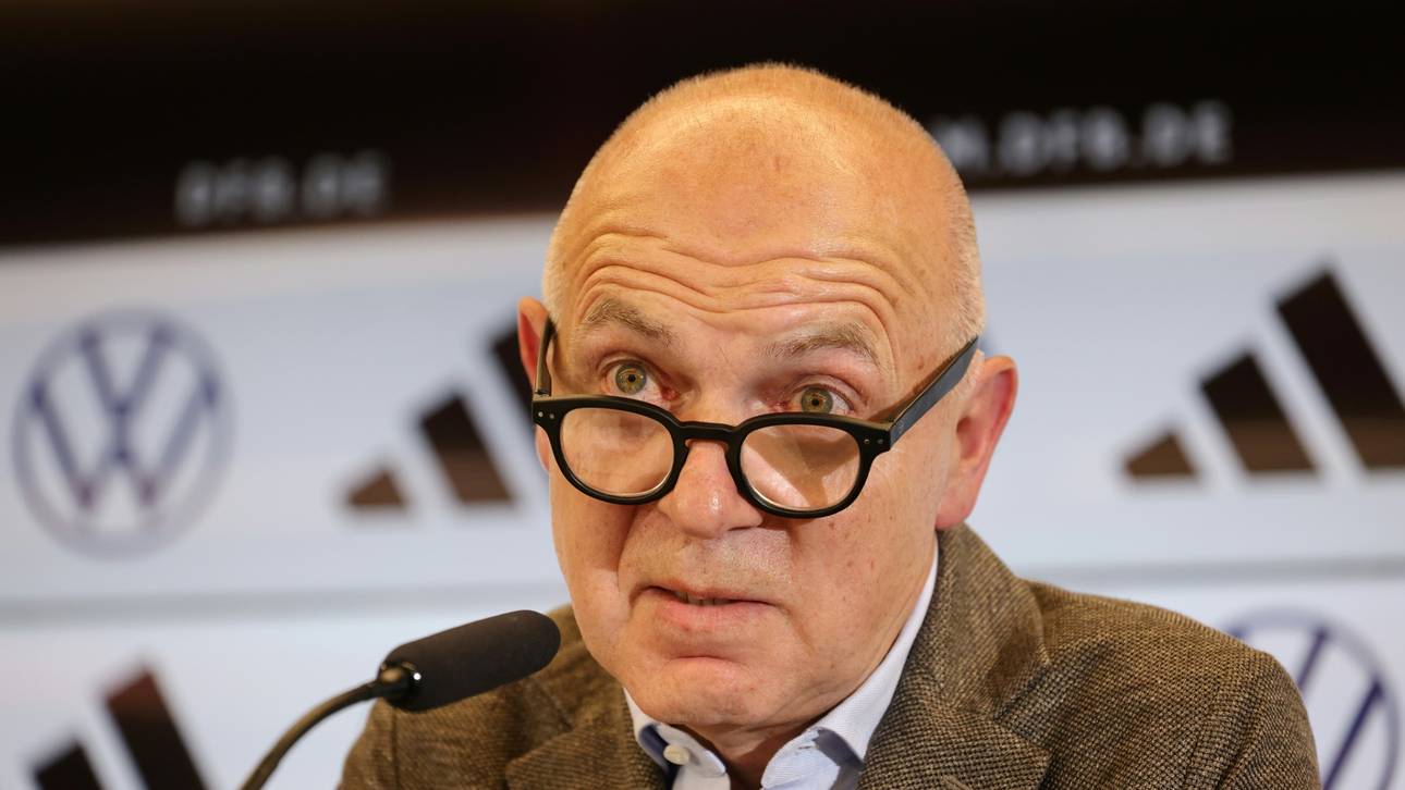 Rechtsextremismus besorgt DFB-Chef