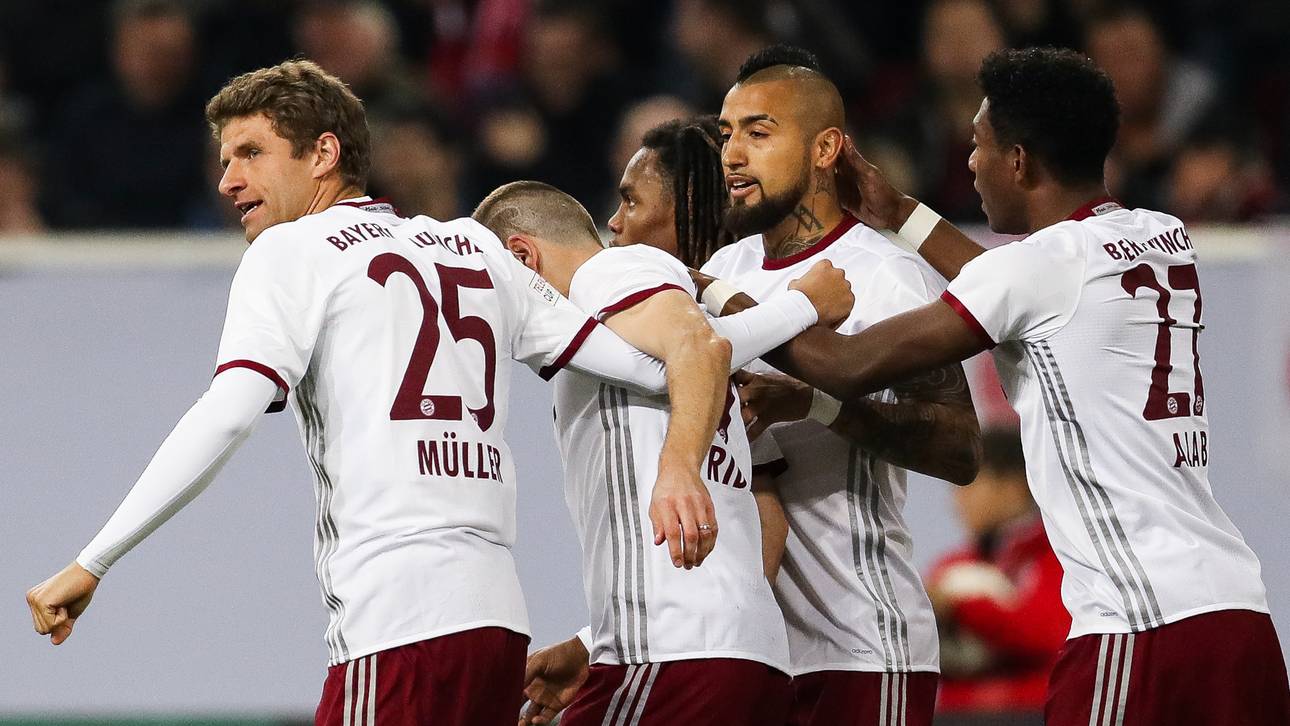 Bayern holt Titel, Gladbach blamiert