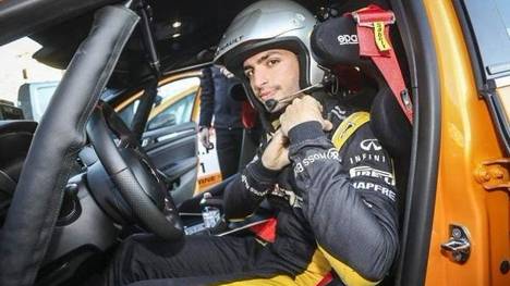 Carlos Sainz Jun. klemmte sich hinter das Steuer eines Renault Megane R.S.