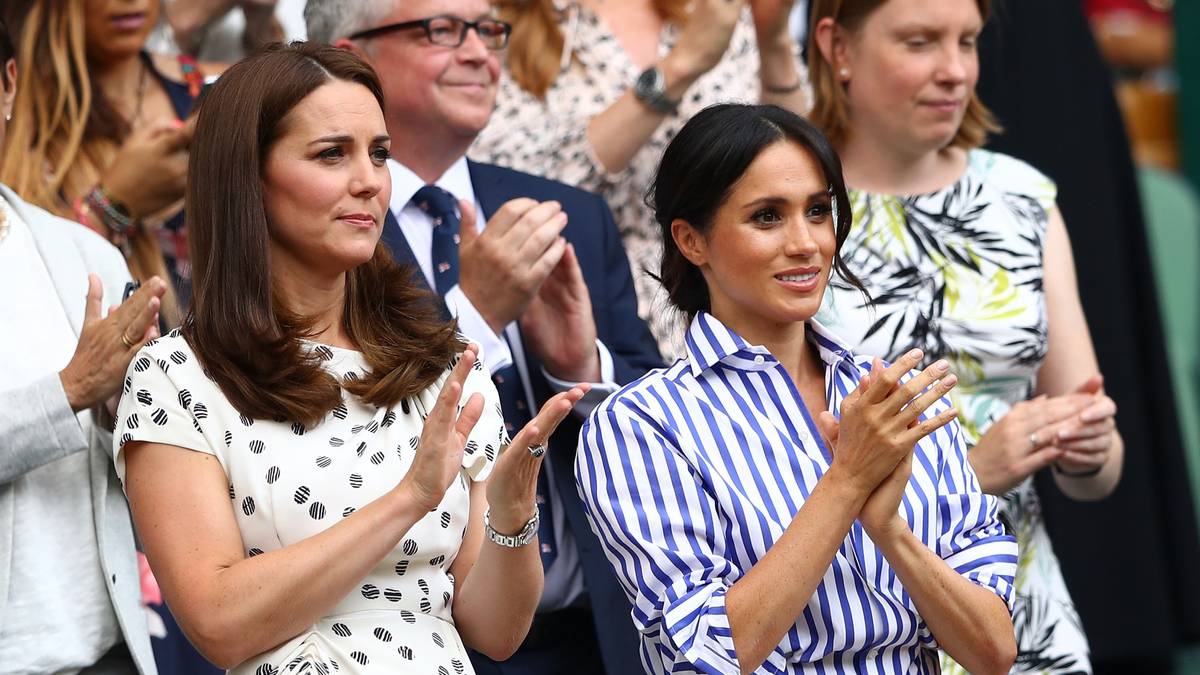 Daily Mail: "Kate, Meghan, Tiger Woods, Lewis Hamilton - die Schönen und Reichen waren nach Wimbledon gekommen, um die ultimative Geschichte einer Sportler-Mutter zu bewundern. Unglücklicherweise für sie und für Serena Williams gab es da aber noch den ungebetenen Partygast ..."