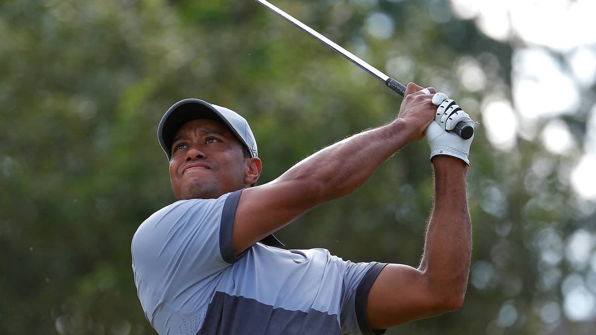 Dann jedoch machen Woods schwere Rückenprobleme zu schaffen. Er muss sich im April 2014 einer ersten Operation unterziehen und immer wieder Turniere absagen. In der Weltrangliste geht es wieder runter