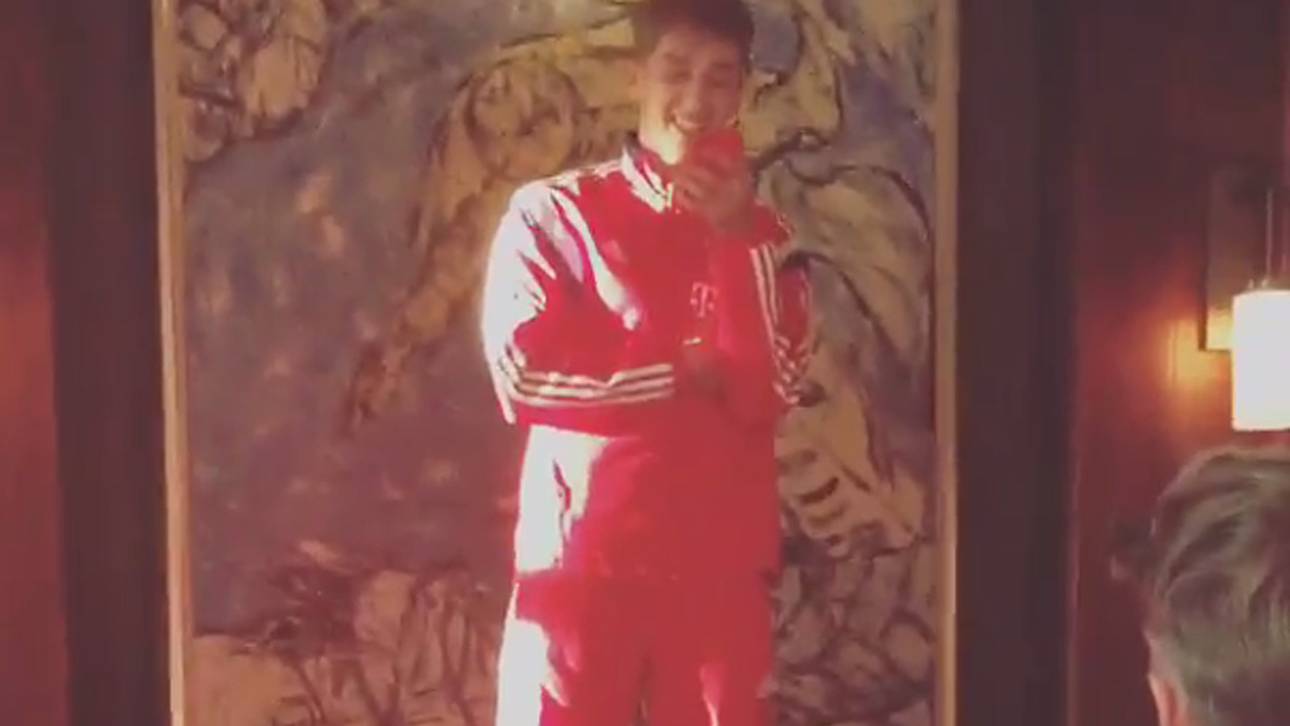 Kurt muss vor Bayern-Stars singen