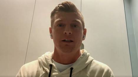 Stimmt in der deutschen Nationalmannschaft die Hierarchie nicht? Toni Kroos erklärt seine Sichtweise.