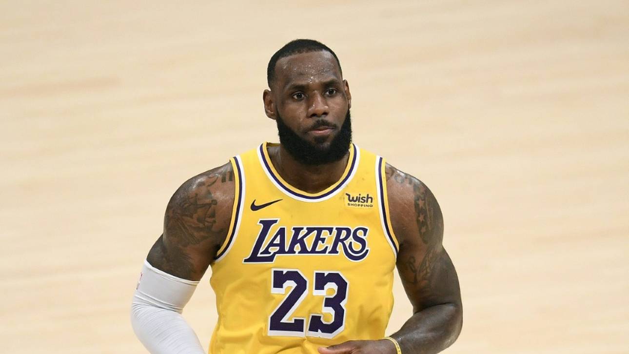 James führt Lakers mit Triple-Double zum Sieg