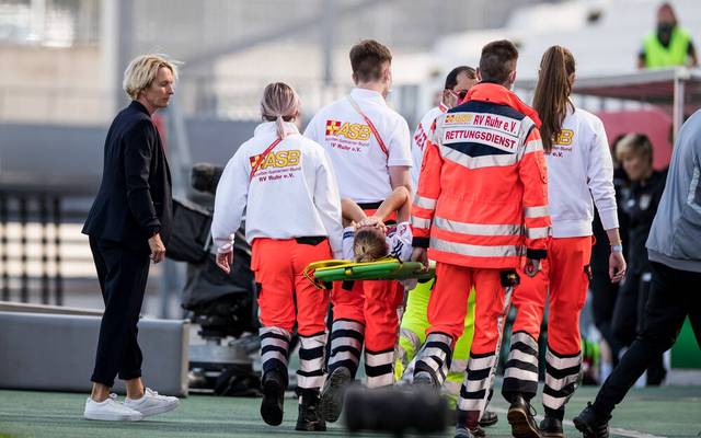 Dfb Frauen Giulia Gwinn Verletzt Sich Bei Deutschlands Sieg In Em Quali