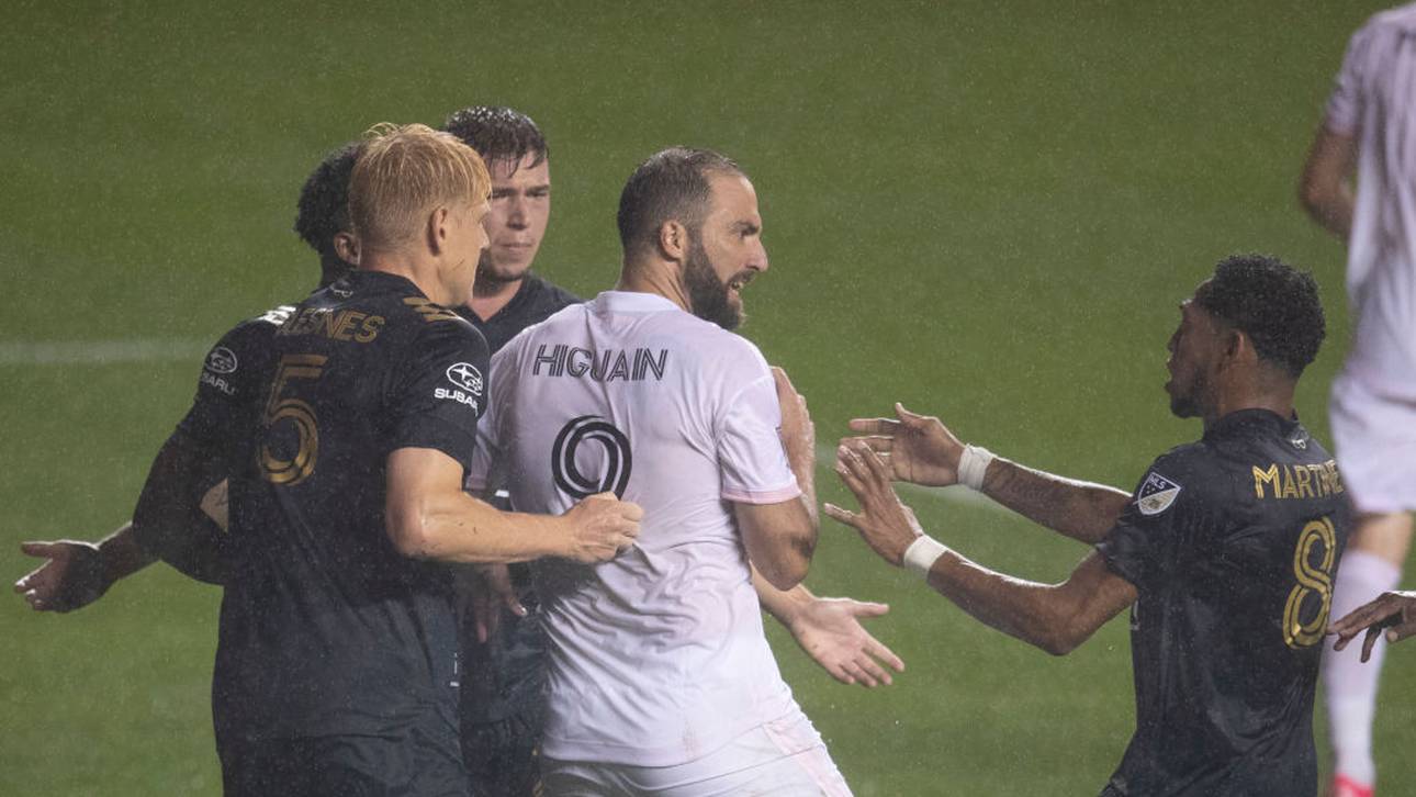 Higuaín verballert Elfer bei Debüt