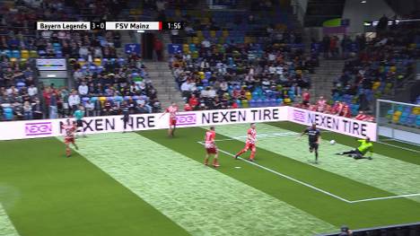 Die Legenden des FC Bayern München starten beim Matthäi Cup furios und verzaubern die Fans mit einem Hacken-Tor. 