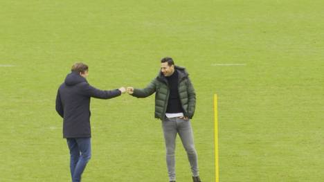 Werder-Legende Claudio Pizarro schaut im Training seines Ex-Klubs vorbei. Der Peruaner sieht einen Aufwärtstrend beim Team von Florian Kohfeldt.
