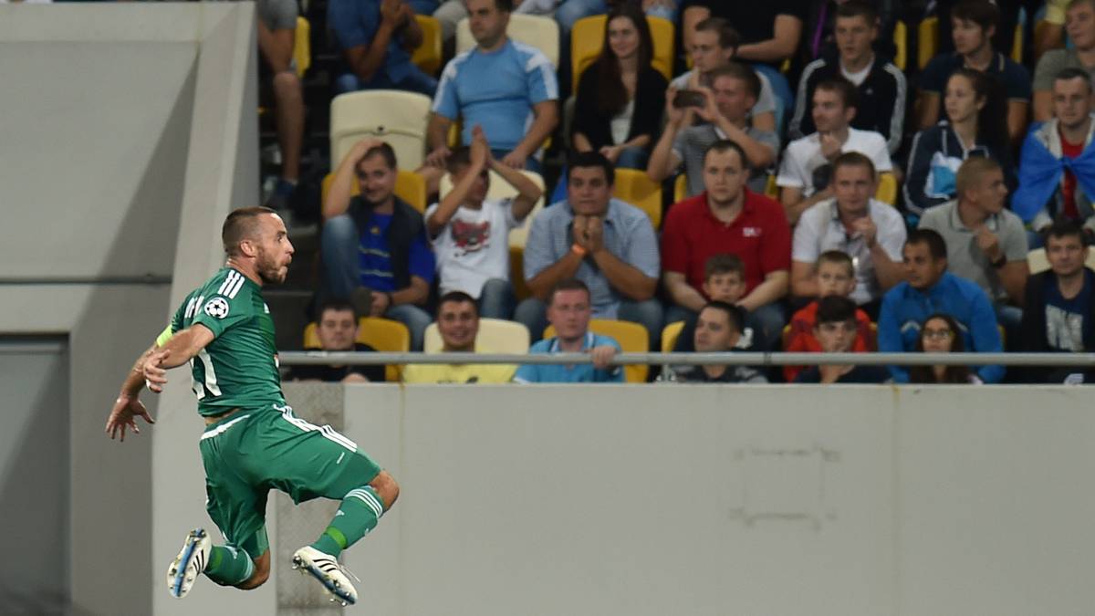 Und am Anfang sieht es  gut aus für die Österreicher. Nach Donezks Führung (10.) durch Marlos dreht Rapid auf:  Erst trifft Schaub (13.), dann legt Hofmann nach.