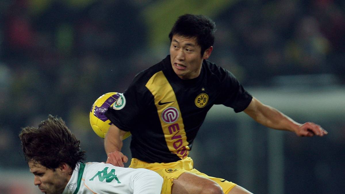 YOUNG-PYO LEE: Der Südkoreaner trug lediglich in der Saison 2008/09 das BVB-Trikot und kam in dieser Spielzeit auf 18 Einsätze. Gekommen von Tottenham Hotspur, zog der Verteidiger nach einem Jahr weiter zu Al Hilal nach Saudi-Arabien