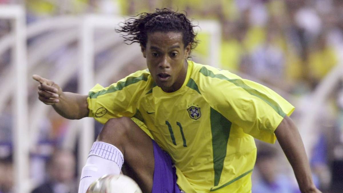 RONALDINHO: Seine sportliche Vergangenheit überrascht nicht wirklich. Wo sonst als beim Futsal lernt man, selbst mit Knoten in den Beinen noch mit dem Ball zu zaubern?