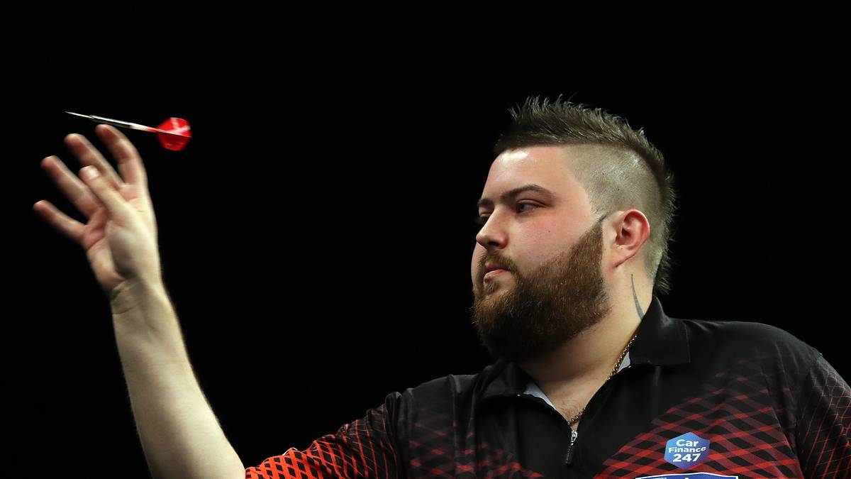 PLATZ 3 - MICHAEL SMITH (PDC Order of Merit: 10): Unvergessen ist die epische Schlacht mit Weltmeister Rob Cross bei der vorangegangenen WM in der 2. Runde, als der "Bully Boy" zwei Matchdarts liegen ließ. In der Premier League belegte er Rang zwei und holte in Shanghai seinen ersten Titel bei der World Series. Zuletzt mit ansteigender Form. In der leichteren Turnierhälfte mit Chancen auf den ganz großen Coup.