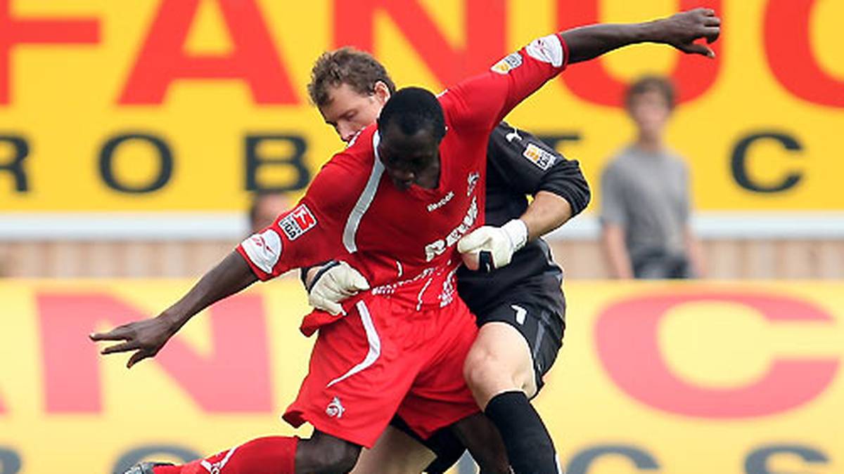 Auch Jens Lehmann unterlaufen legendäre Schnitzer. Wie im September 2009, als ein Ausflug außerhalb des Stuttgarter Strafraums von Kölns Wilfried Sanou eiskalt bestraft wird. Im Champions-League-Finale 2006 muss Lehmann besonders leiden. Nach einer Notbremse gegen Samuel Eto'o wird der damalige Arsenal-Keeper bereits nach 18 Minuten vom Feld geschickt. Sein Team verliert am Ende mit 1:2 gegen Barcelona