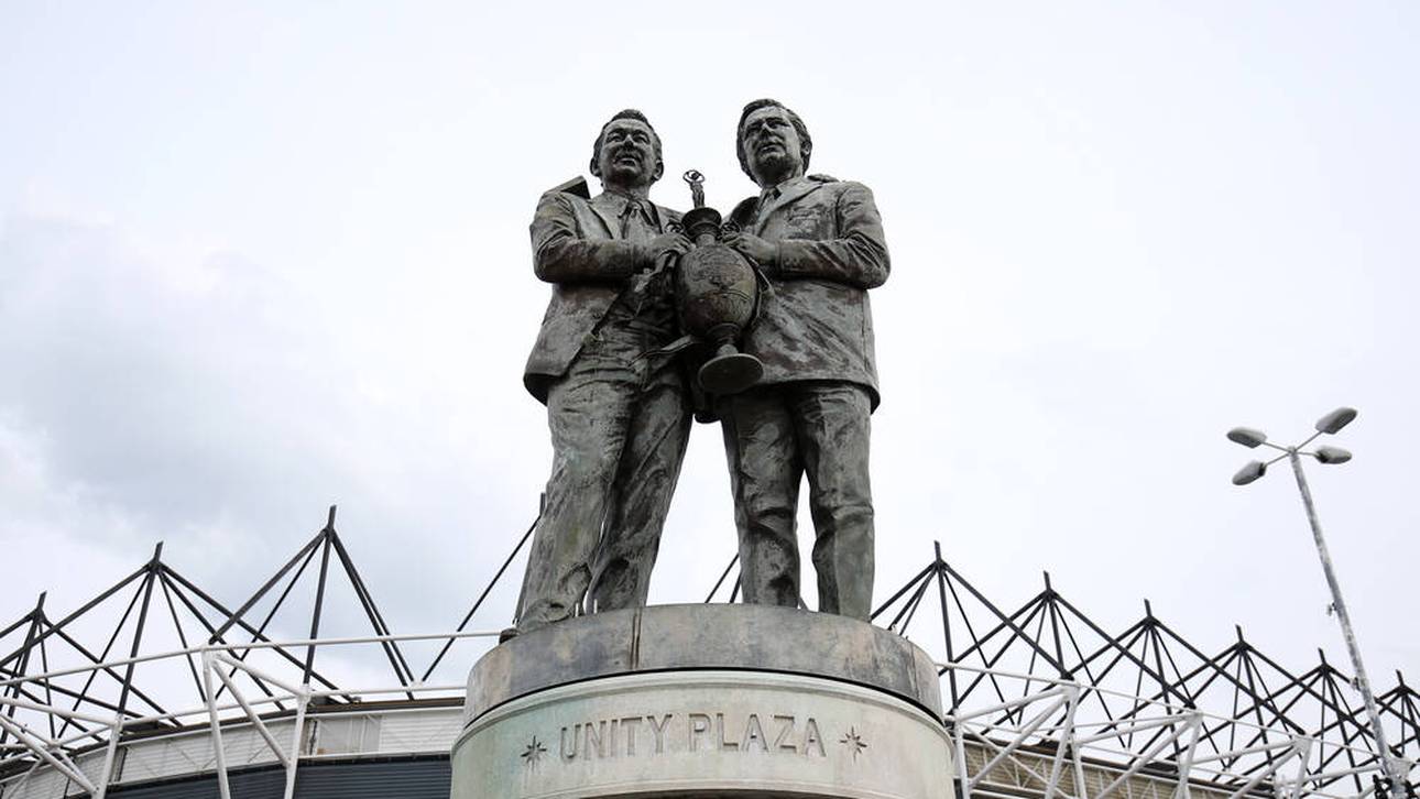 Statue von Brian Clough und Peter Taylor vor dem Stadion von Derby County 