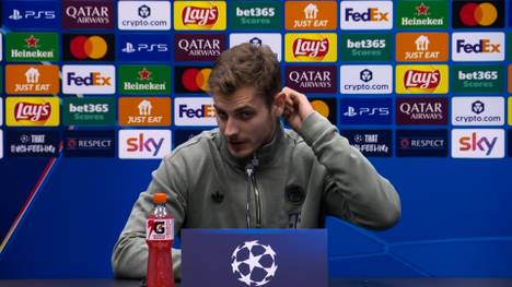 Bayerns Josip Stanisic hat mit Bayer Leverkusen das Europa-League-Finale gegen Atalanta Bergamo verloren. Auf der Pressekonferenz spricht der Kroate über die Pleite, die der Werkself die perfekte Saison kaputt gemacht hat.
