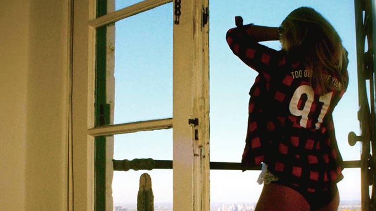 Das beweist die 24-Jährige auch mit diesem Bild, dass sie noch vor dem Start ihrer extrem erfolgreichen Saison schießt