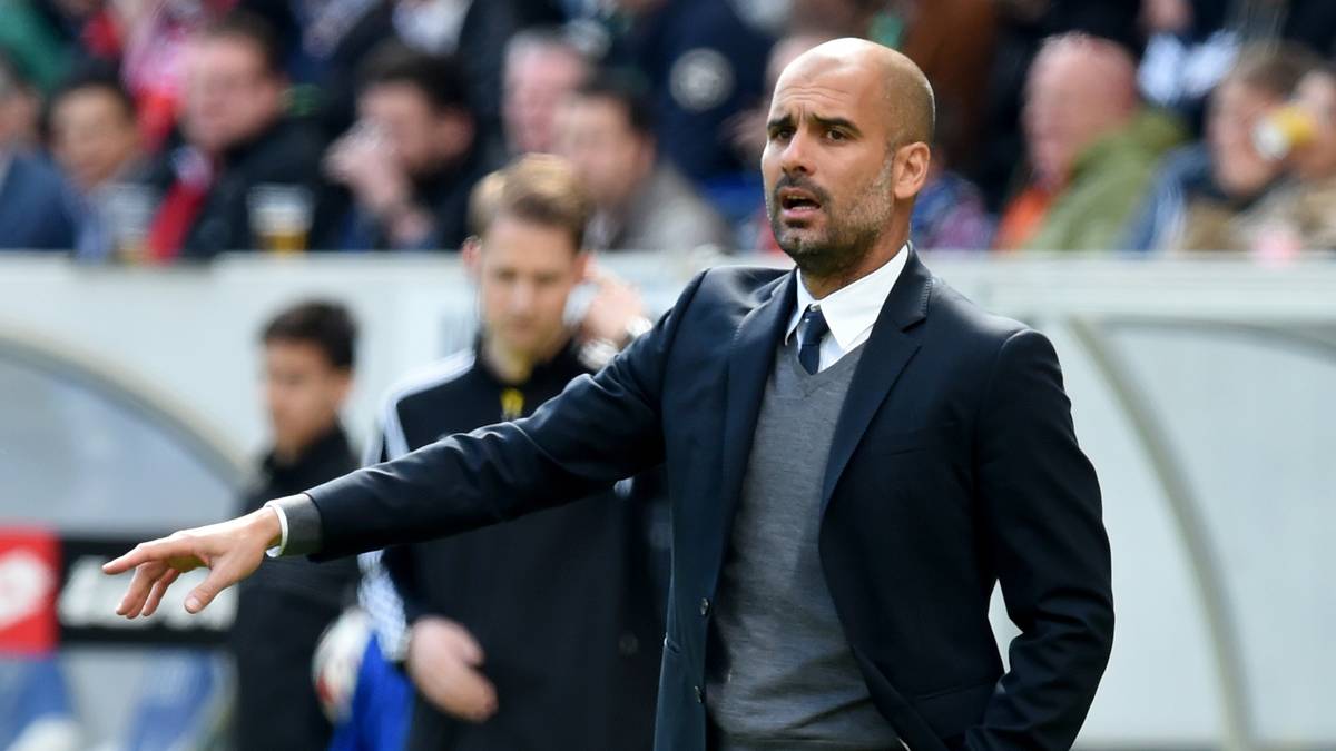 Bayern-Trainer Pep Guardiola baut seine Mannschaft gegenüber der Pleite in Porto um. Xabi Alonso und Thiago Alcantara bekommen eine Verschnaufpause, auch Jerome Boateng sitzt auf der Bank