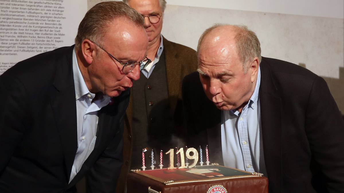 27. Februar 2019: Der FC Bayern feiert 119. Geburtstag und Hoeneß (mit Karl-Heinz Rummenigge) darf die Kerzen der Geburtstagstorte ausblasen. Zwei Tage später, am 1. März 2019, gute Nachrichten aus Augsburg: Das Landgericht teilt mit, dass die zur Bewährung ausgesetzte Reststrafe erlassen wird
