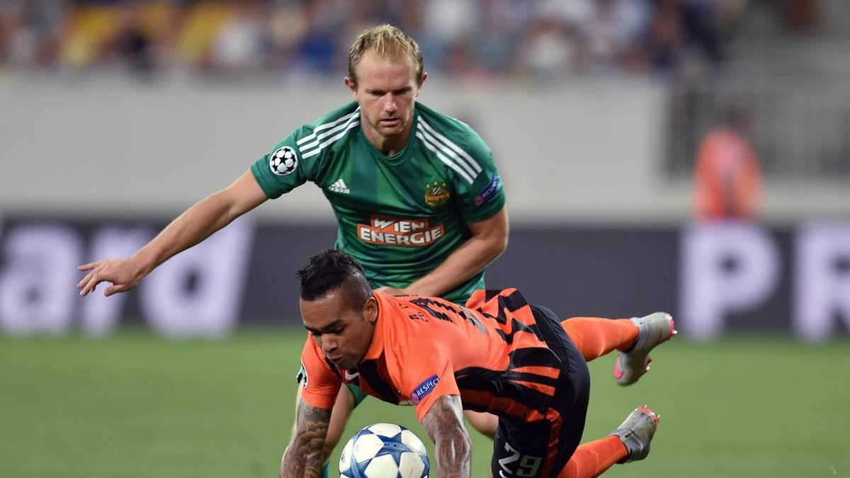 Doch Gladiky gleich für Donzek aus. Und kurz vor Schluss vergeben die Wiener zwei Riesenchancen durch Beric und Prosenik. Donezk zittert sich ins Ziel und in die Gruppenphase