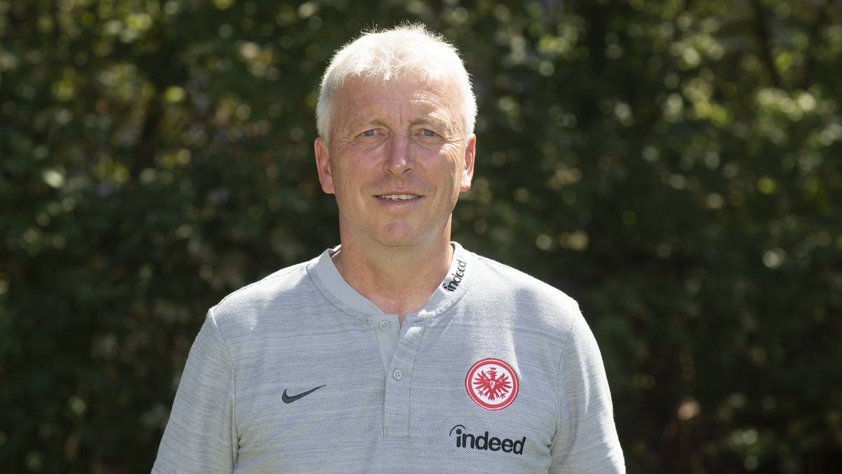 2016 kehrte er zu EINTRACHT FRANKFURT zurück und half Niko Kovac mit seinem reichen Erfahrungsschatz, blieb nach dessen Wechsel zu Bayern auch Assistent von Adi Hütter, zusammen mit dem von ihm mitgebrachten Christian Peintinger