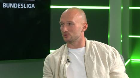 Im September 2020 verliert der HSV im DFB-Pokal gegen Braunschweig. Bei einem Interview mit HSV-Spieler Toni Leistner nach dem Spiel kommt es zu einem Eklat. Jetzt spricht Leistner über seinen Tribünen-Ausraster und seine Folgen. 