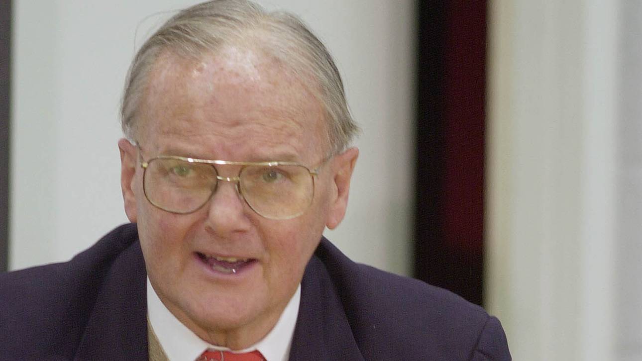 Lamar Hunt gründete 1959 die Dallas Texans und zog mit dem Team 1960 nach Kansas City und benannte sie in Kansas City Chiefs um. Bis zu seinem Tod 2006 blieb er Besitzer der Franchise