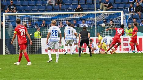 Bundesliga-Aufsteiger SV Elversberg hat bei Drittligist MSV Duisburg mehr Mühe als gedacht. In der Schlussphase glänzt ein Neuzugang mit einem Doppelpack und wird so zum Matchwinner.
