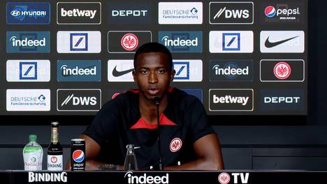 Auf der Pressekonferenz von SGE-Neuzugang Willian Pacho verriet er, was ihn dazu gebracht hat in die Bundesliga zu wechseln. 