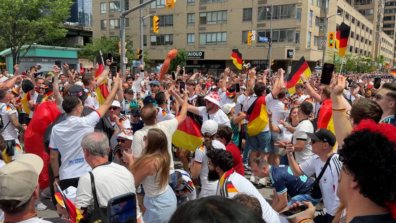 WM 2026: Fanmarsch! Toronto ist plötzlich Schwarz-Rot-Gold