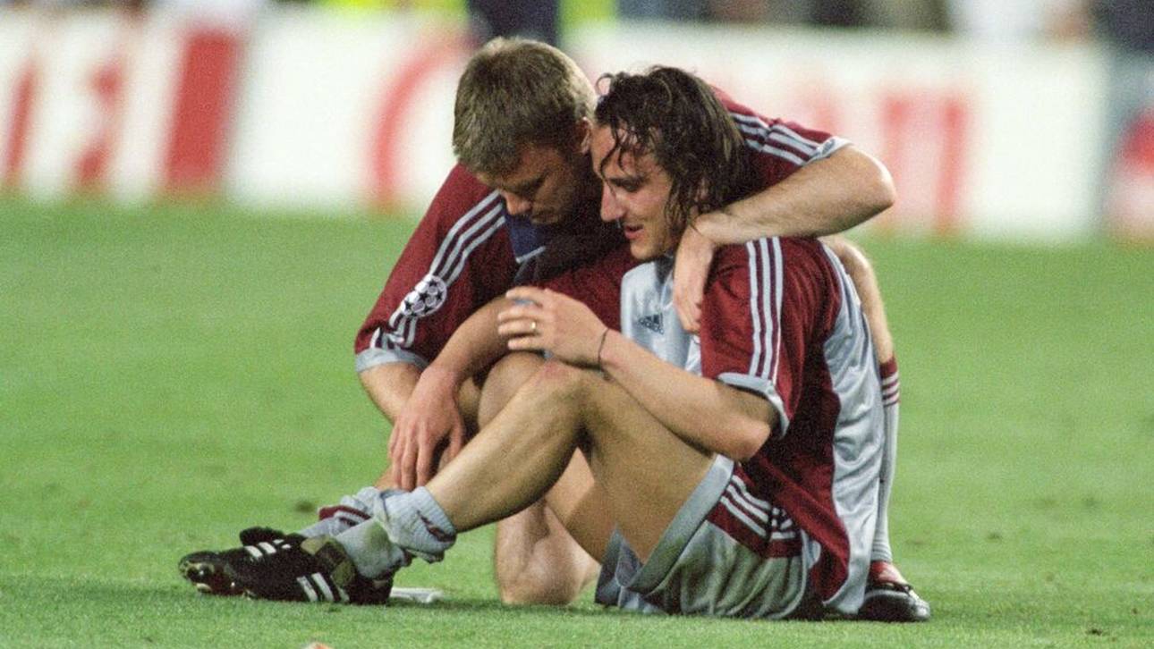 Jens Jeremies und Thomas Helmer nach der Finalniederlage 1999