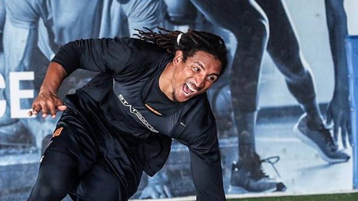 Ebenfalls einen zusätzlichen Platz in der Practice Squad über das IPP-Programm hat JAKOB JOHNSON erhalten. Der Fullback hat es sogar bei NFL-Champion New England Patriots in den Kader geschafft, fällt aktuell aber verletzungsbedingt aus. Für seinen Aufstieg wurde mit einem 2-Jahres-Vertrag über 1,08 Millionen Dollar belohnt - macht im Schnitt 540.000 Dollar pro Jahr