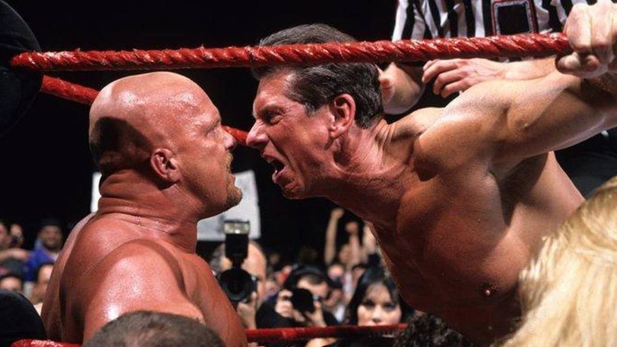 "Stone Cold" Steve Austin (l.) und Vince McMahon waren die großen Gegenspieler der Attitude Era