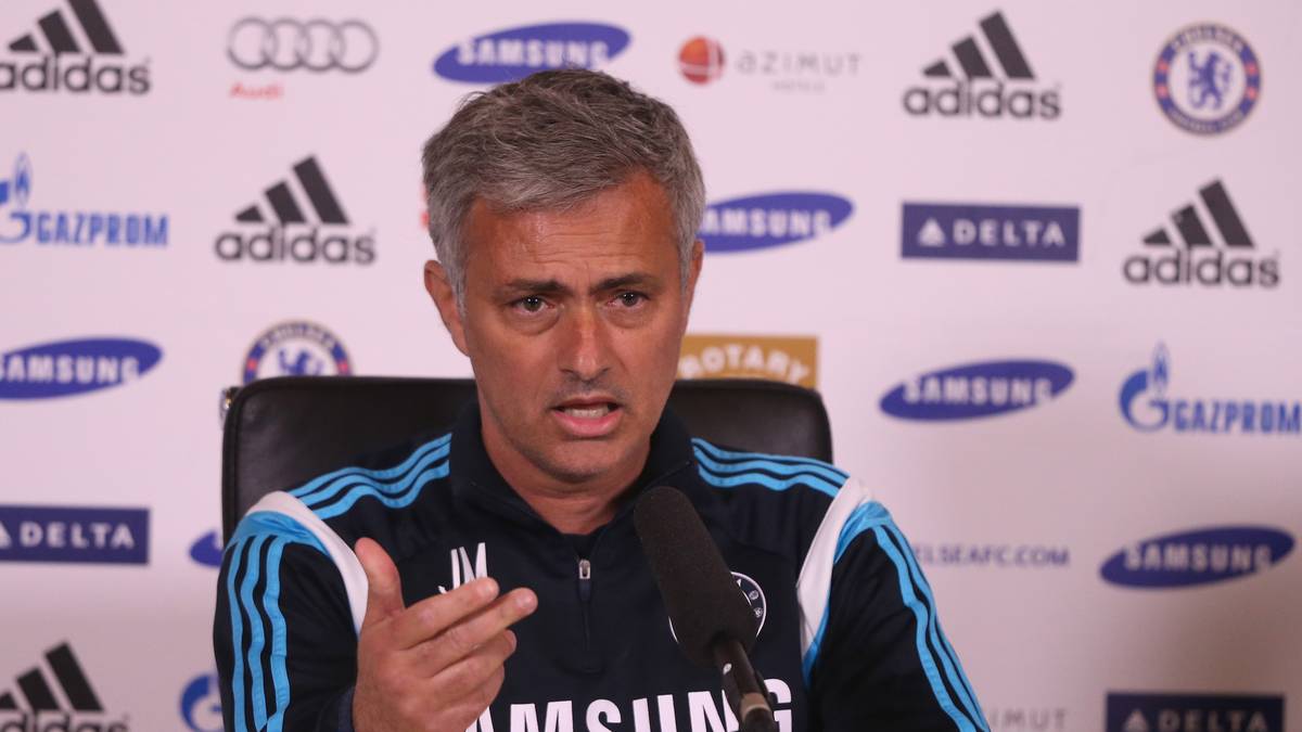 "Die Leute machen oft einen Denkfehler: Die eine Sache ist ein Team. Die andere Sache ist ein Team mit Messi. Das ist eine ganz andere Geschichte. Er stand im Champions-League-Finale mit Frank Rijkaard. Er stand im Champions-League-Finale mit Guardiola. Er steht - wenn alles normal läuft - im Finale mit Luis Enrique", wird Mourinho damals in englischen Medien zitiert