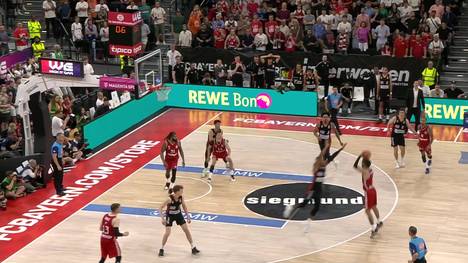 Der FC Bayern Basketball verspielt im BBL-Finale in eigener Halle in der Schlussphase eine klare Führung und verliert Spiel 3. Bei Ratiopharm Ulm dreht Justinian Jessup mächtig auf - und beschert seinem Team einen Matchball vor heimischer Kulisse.