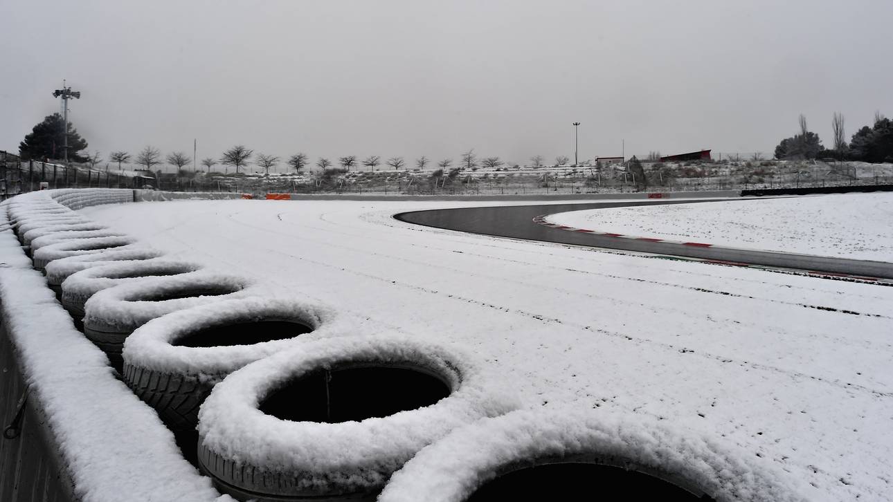 Formel Frost! Schnee behindert Tests