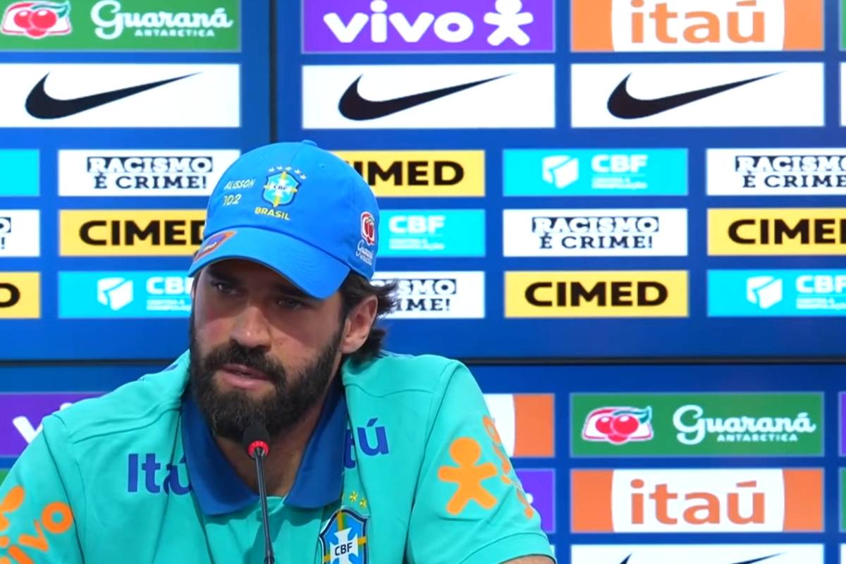 Brasilien-Torhüter Alisson schwärmt von Carlo Ancelottis Art, Inhalte auf einfachste Weise zu vermitteln und seine Ideen klar zu kommunizieren. Er hebt aber auch die Assistenten hervor, die der Italieners mitgebracht hat zur Selecao.