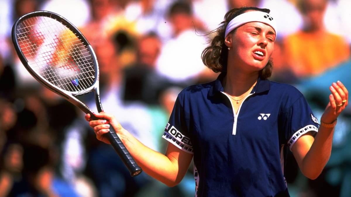 Das Finale von Roland Garros 1999 sollte der letzte Auftritt in Paris für Steffi Graf sein. Kontrahentin Martina Hingis (Bild) kündigt vor dem Match bereits vollmundig an, einen Generationswechsel vollziehen zu wollen