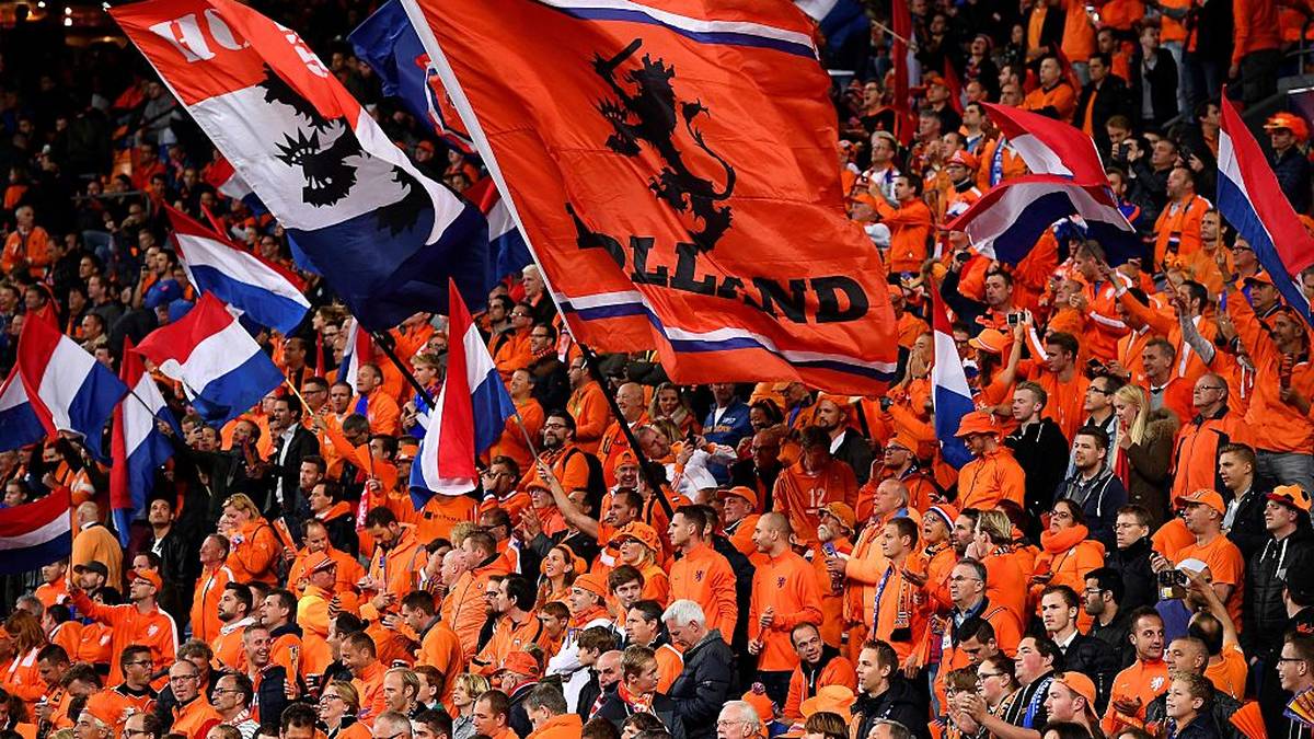 Obwohl in den vergangenen Jahren nicht unbedingt erfolgsverwöhnt, konnte sich die niederländische Nationalmannschaft über mangelnde Unterstützung nicht beschweren. Die Oranje-Fans sind bekannt für ihre leidenschaftliche Unterstützung