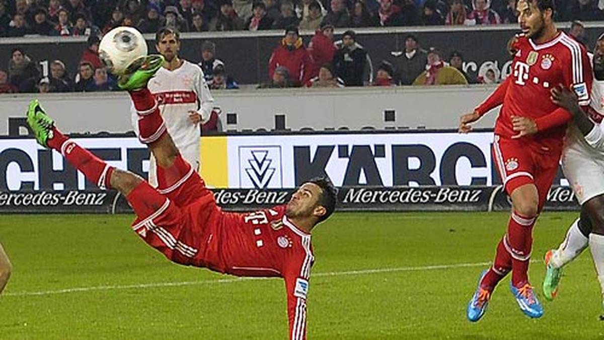 Dieses Tor tut dem VfB gleich doppelt weh: Thiago erzielt nicht nur ein absolutes Traumtor, es ist auch der späte K.o. für Stuttgart. Erst in der Nachspielzeit setzt der kleine Spanier im Bundesliga-Match im Januar 2014 zum Seitfallzieher an und lässt Stuttgarts Torhüter Sven Ulreich keine Chance