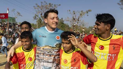 Mesut Özil ist in Deutschland mittlerweile eine große Unbekannte - nun gibt er selbst einen freudigen Einblick in sein Privatleben.