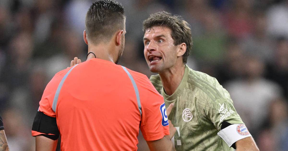 Thomas Müller Expresses Displeasure to Referee in FC Bayern’s Draw Against Bayer Leverkusen