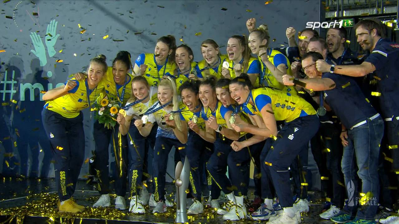 Volleyball: Der SSC Palmberg Schwerin feiert den siebten DVV-Pokalsieg